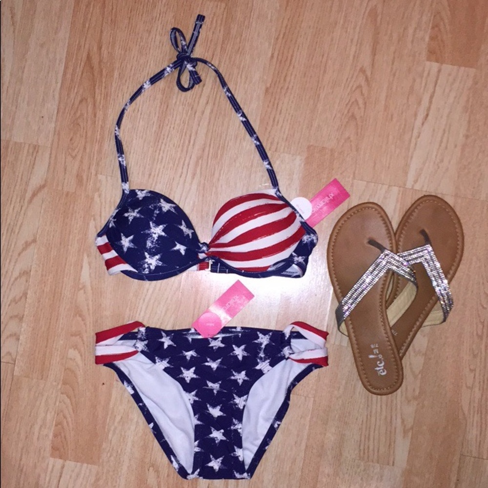 NWT!! Xhilaration American flag push-up bikini😍